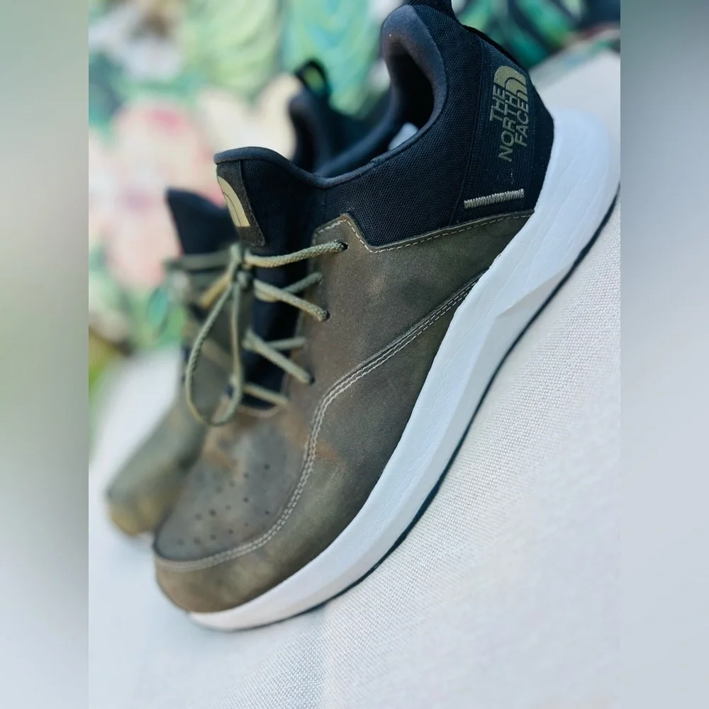 The North Face Mens EXTS Shoes Mens 12 Wide Green Leather Sneaker